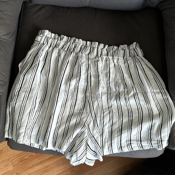 Jennifer Lopez Shorts - Picture 2 of 4